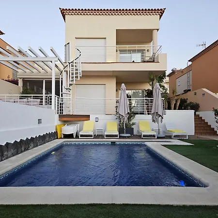 My Island Escape - Sea Views - Private Pool, Sauna Villa *