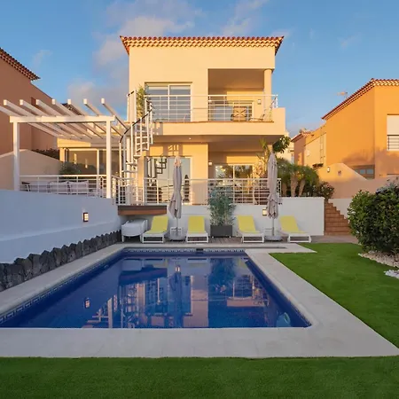 My Island Escape - Sea Views - Private Pool, Sauna Villa *