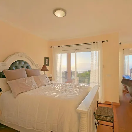 My Island Escape - Sea Views - Private Pool, Sauna Villa