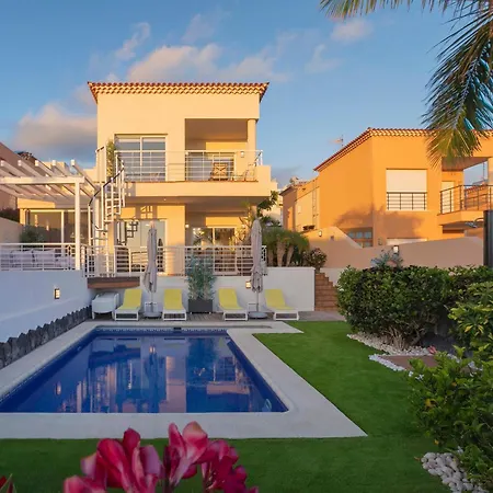 My Island Escape - Sea Views - Private Pool, Sauna 빌라