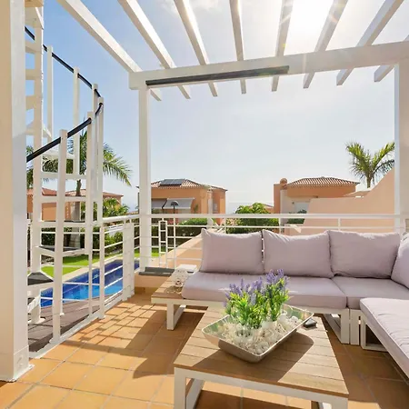 My Island Escape - Sea Views - Private Pool, Sauna 빌라